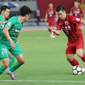  篮坛新星闪耀赛场，未来之星崭露头角