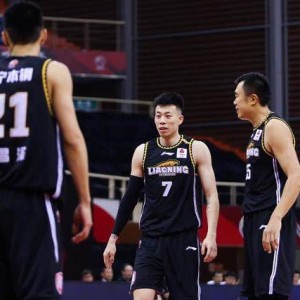  张镇麟隔扣外援辽宁战胜青岛展实力