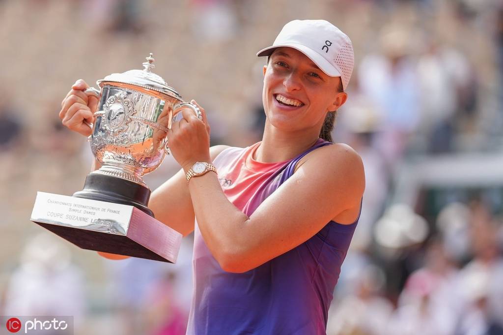  斯维亚特克卫冕成功，法网女单三连冠