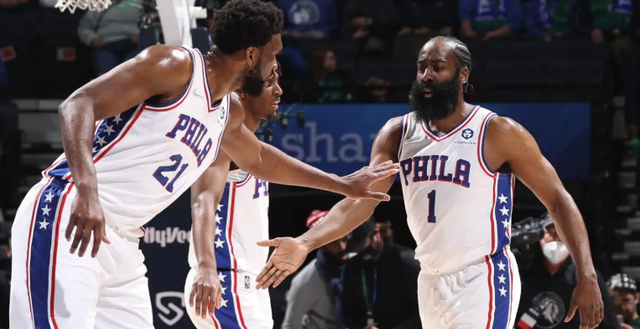  恩比德统治攻防两端76人轻取魔术