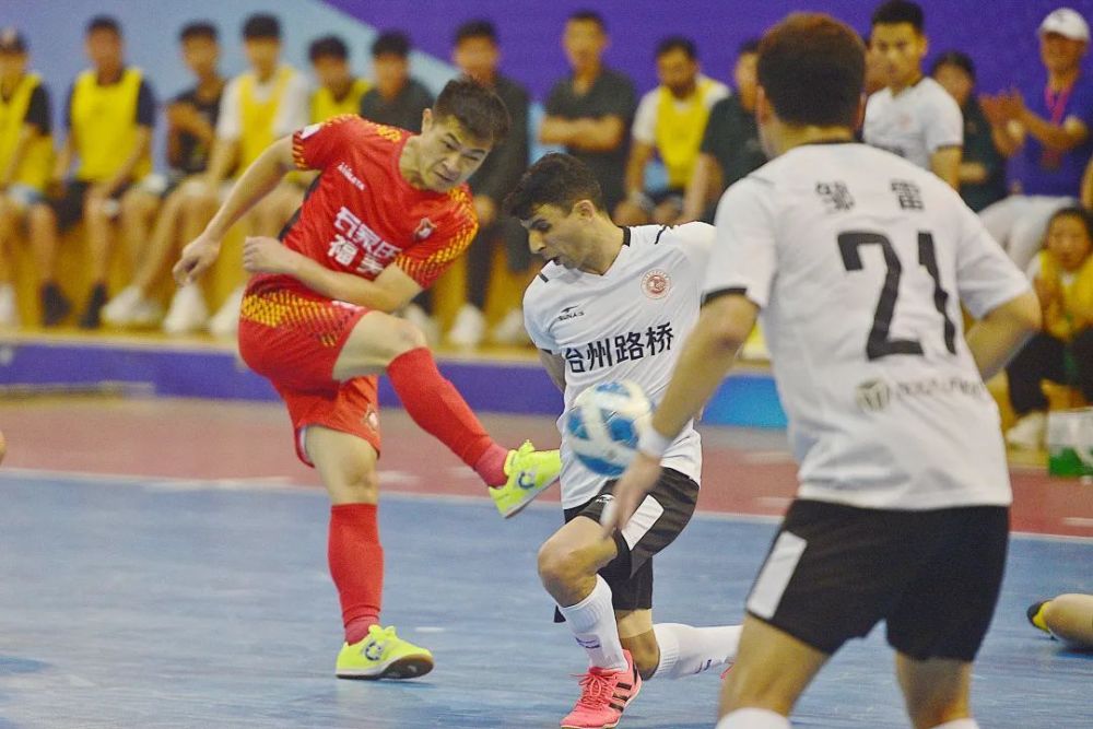  门将神勇发挥，力保球门不失夺胜