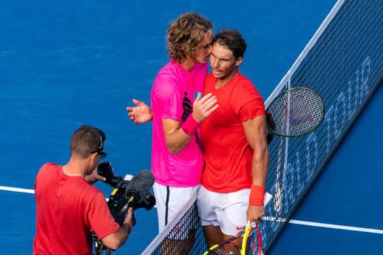  网坛新锐挑战传统，年轻力量改写格局