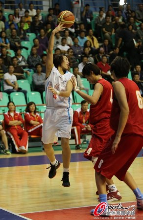  球星慈善赛温暖开踢，爱心捐款突破纪录  