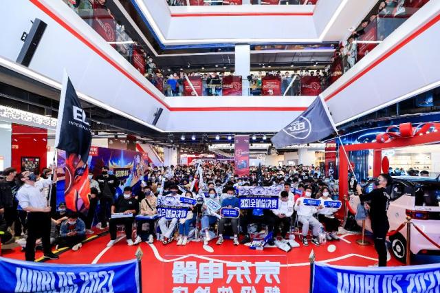  电竞周边产品热销，粉丝热情持续高涨