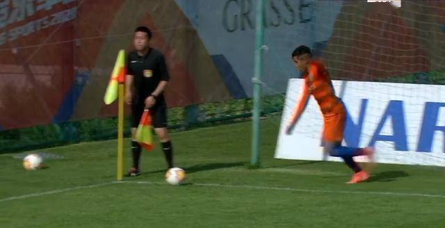  老将宝刀未老，头球攻门技惊四座