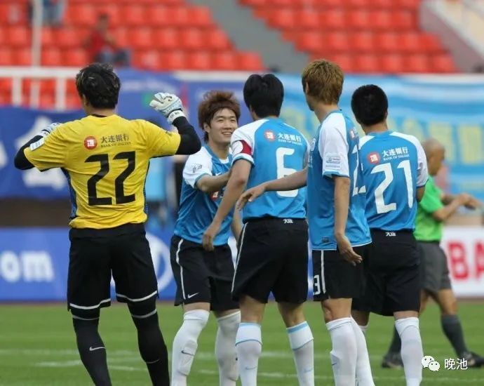  足协杯冷门迭爆，业余球队创造历史佳绩  