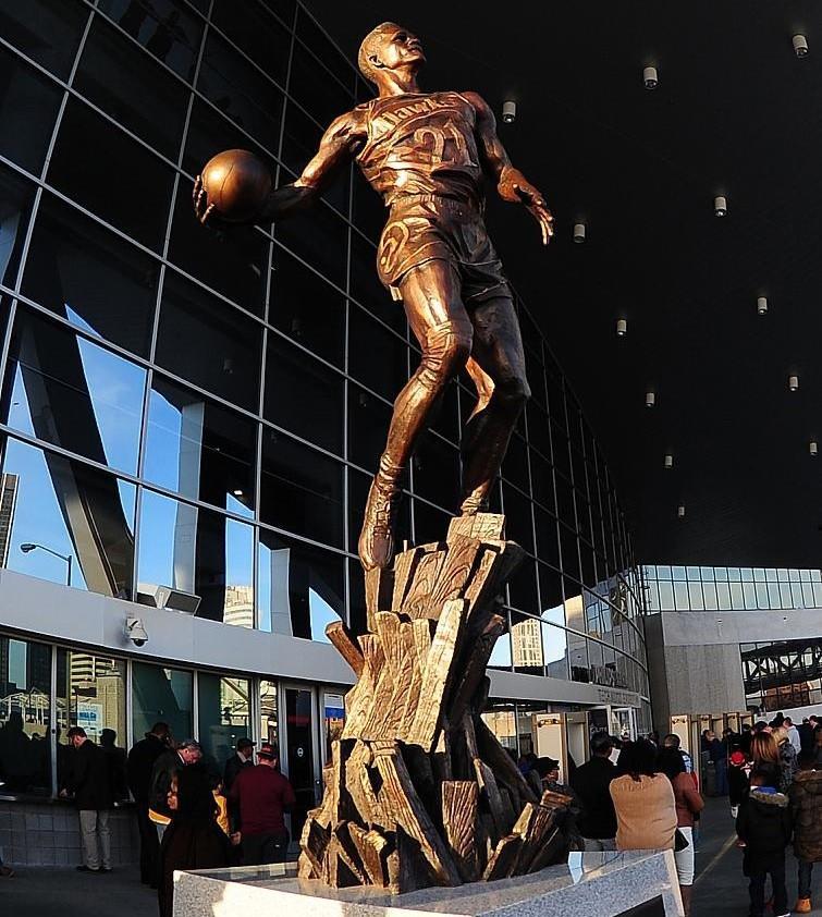  篮球明星公益行，爱心传递温暖人心