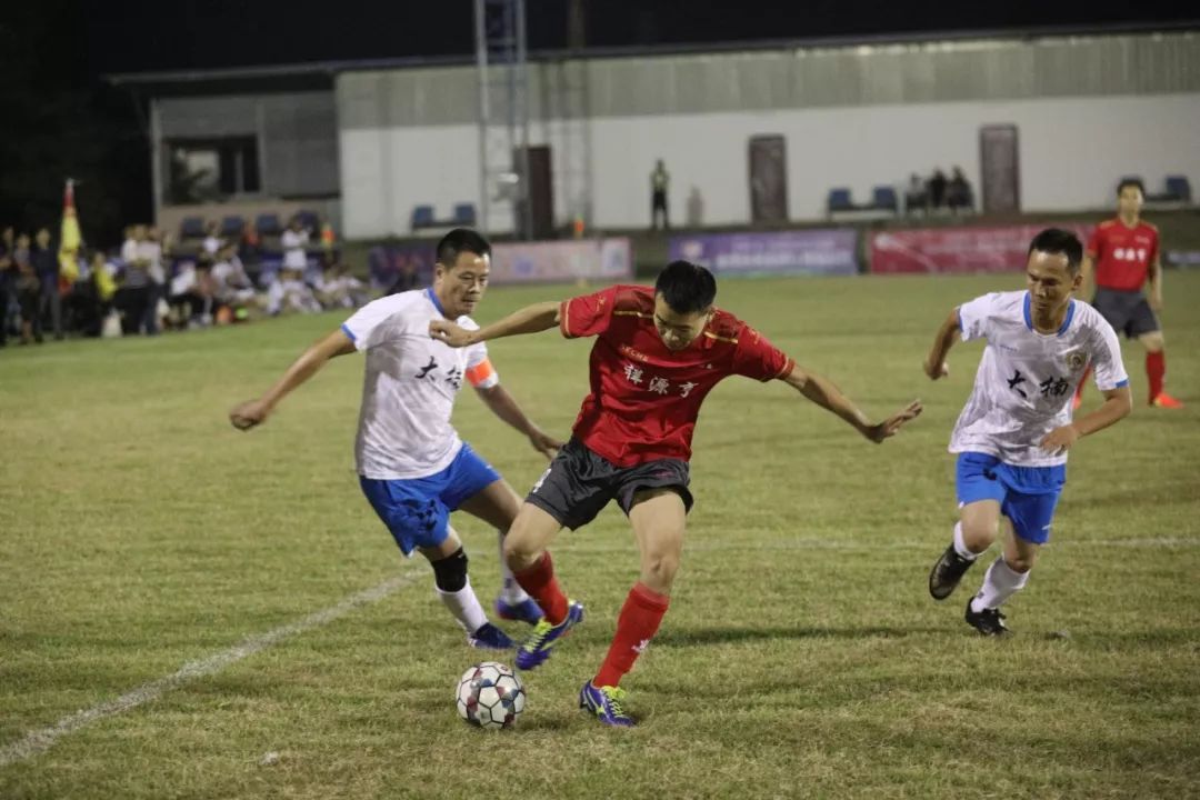  季后赛激战正酣，强队对决火花四射