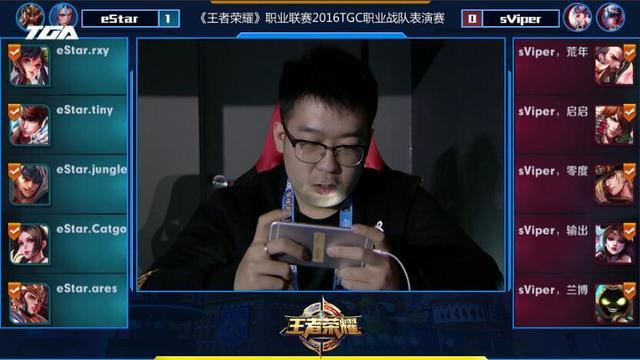  电竞解说激情澎湃点燃观赛热情