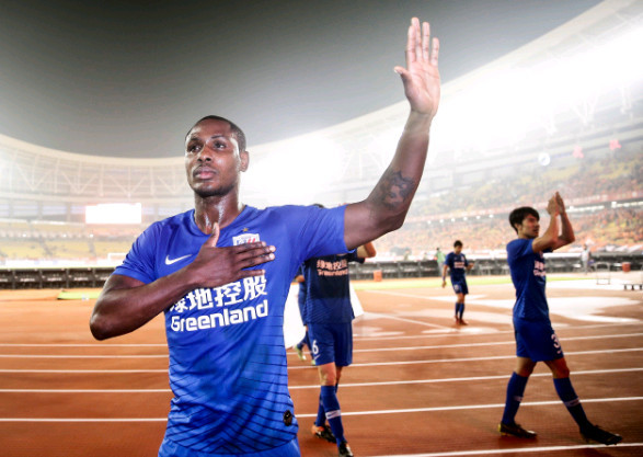  莱巴金娜发球上网战术制霸赛场