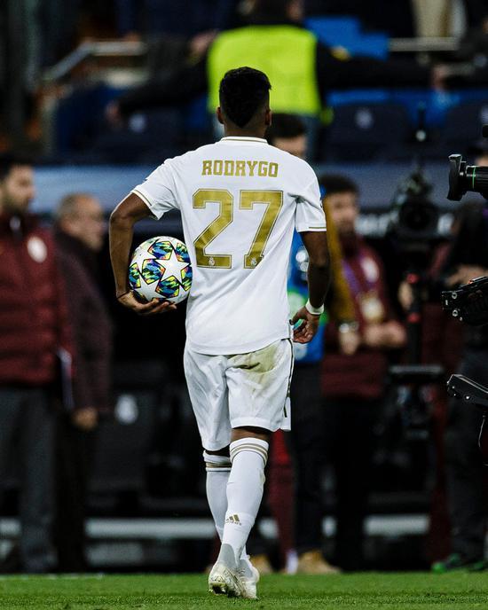  巴西新星维尼修斯闪耀欧冠赛场斩获最佳球员