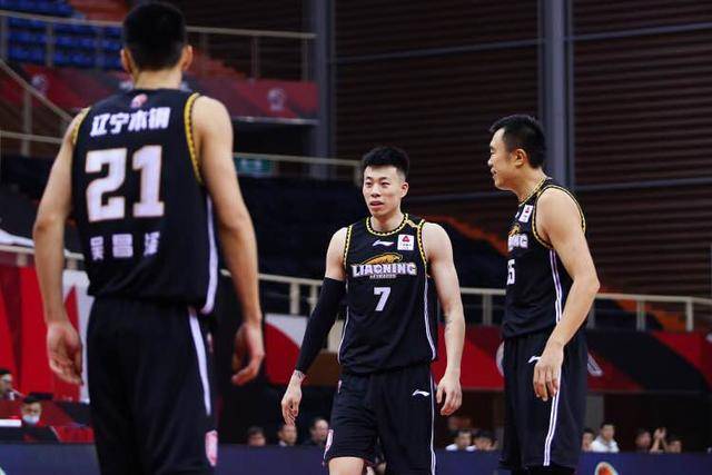  张镇麟隔扣外援辽宁战胜青岛展实力